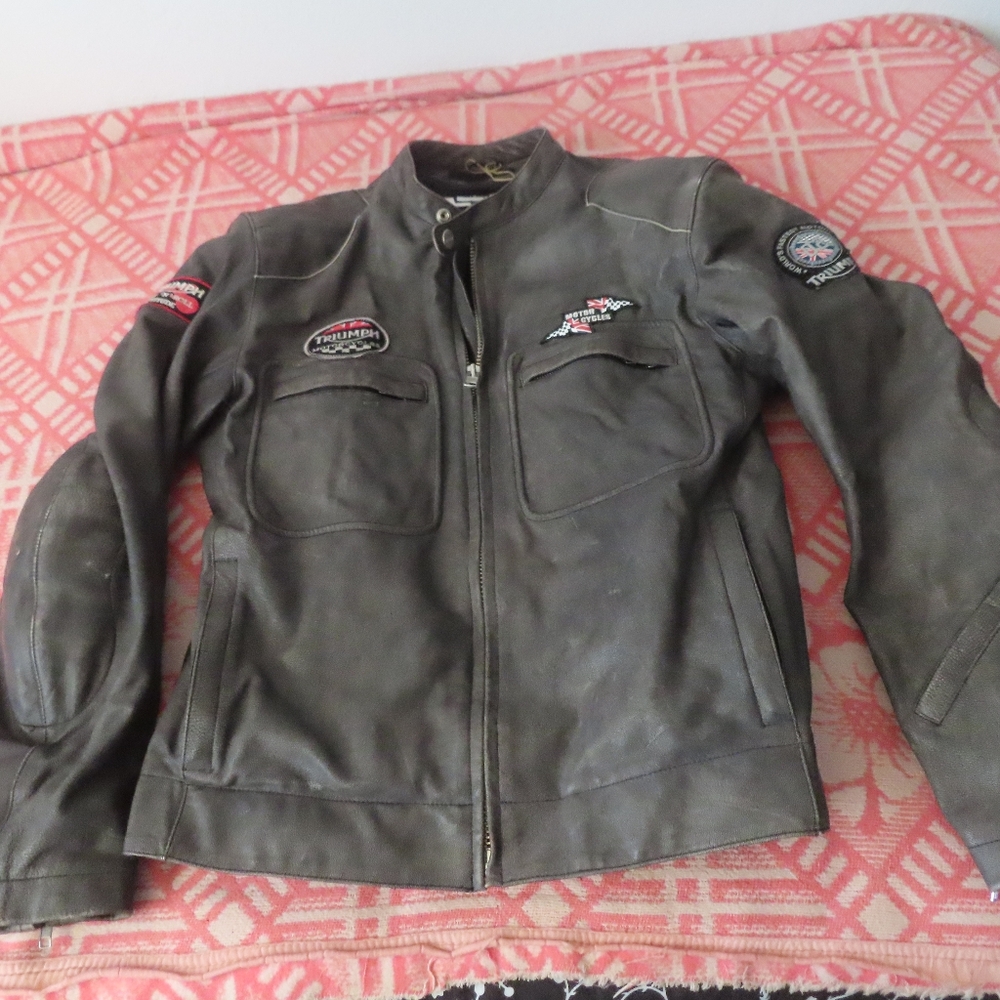 TRIUMPH AUTHORIZED AND BRANDED MEN'S LEATHER JACKET, SIZE 48/58